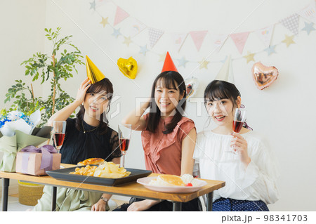 女子会イメージ 女子会イメージ 98341703