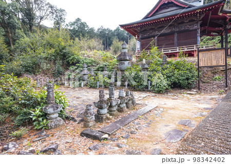 法蔵寺（岡崎市）松平家御霊廟と三方ヶ原合戦忠死者の墓 98342402