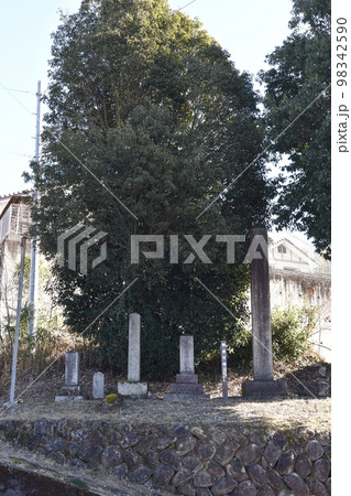 恵那市中山道長石塔 98342590