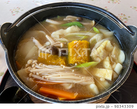 山梨の郷土料理ほうとう 98343309