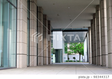 オフィスビル1階のアプローチ　イメージ 98344317