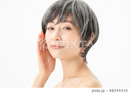 ウィッグ　グレーヘア　女性 98344410