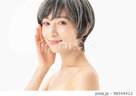 ウィッグ　グレーヘア　女性 98344412