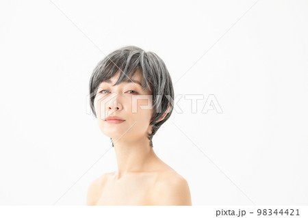 ウィッグ グレーヘア 女性 ウィッグ グレーヘア 女性 98344421