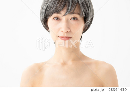 ウィッグ　グレーヘア　女性 98344430