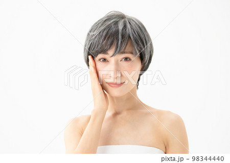 ウィッグ　グレーヘア　女性 98344440