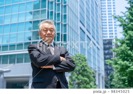 ビジネスマン 経営者 シニア ビジネスマン 経営者 シニア 98345025