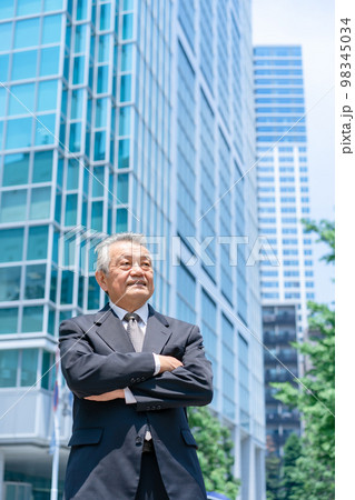 ビジネスマン 経営者 シニア ビジネスマン 経営者 シニア 98345034