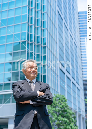 ビジネスマン 経営者 シニア ビジネスマン 経営者 シニア 98345035