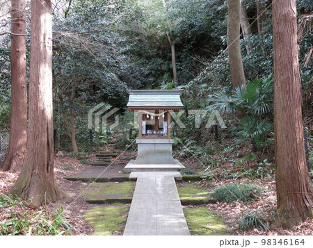 鎌倉市の浄妙寺境内にある鎌足稲荷神社 98346164