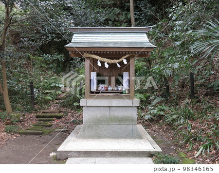 鎌倉市の浄妙寺境内にある鎌足稲荷神社 鎌倉市の浄妙寺境内にある鎌足稲荷神社 98346165