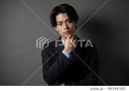 ビジネス 男性 クール ビジネス 男性 クール 98346385