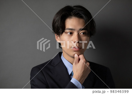 ビジネス　男性　クール 98346399