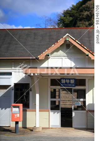 山口県下関市の特牛駅（こっといえき） 98346706