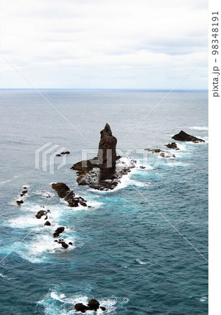 積丹半島国定公園　神威岬からの風景（神威岬の突端） 98348191