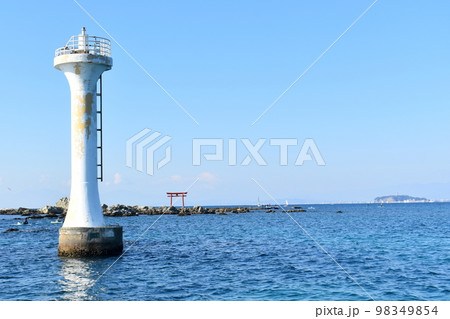 裕次郎灯台と名島の鳥居 98349854