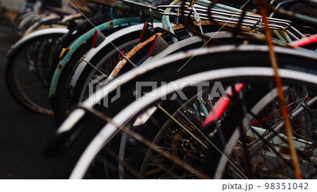 処分される放置自転車、良くないよね 処分される放置自転車、良くないよね 98351042