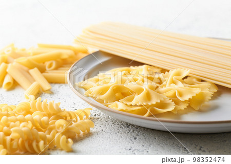 色々な種類のパスタ 色々な種類のパスタ 98352474