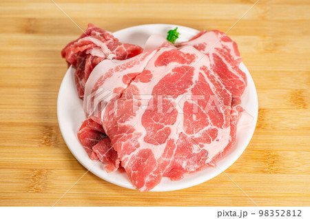 豚肩ロースこま切れ肉　 98352812