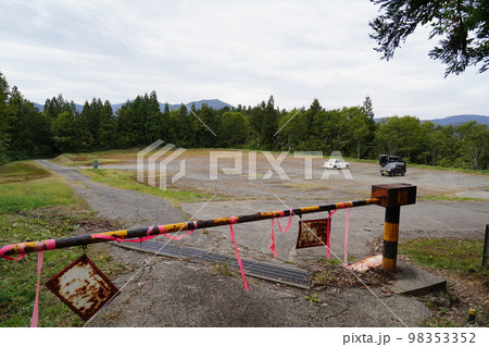 浅草岳から桜曽根コースを下山、桜ゾネ広場登山口からネズモチ平駐車場到着　2022年10月3日 98353352