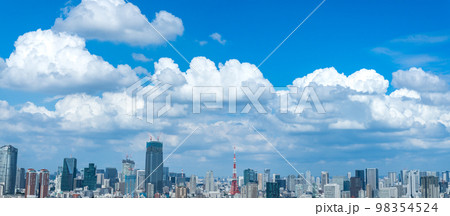 東京タワーがある夏の都市風景 東京タワーがある夏の都市風景 98354524