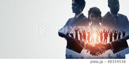 ビジネスと成功　バナー・広告向け横長ビジュアル 98354536