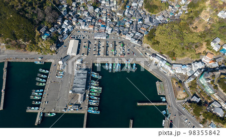 2023年1月　日本のアマルフィ　和歌山県雑賀崎漁港と雑賀崎灯台周辺の空撮写真 98355842