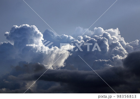 natural phenomenon of cloud formation It is both beautiful and terrifying. natural phenomenon of cloud formation It is both beautiful and terrifying. 98356813