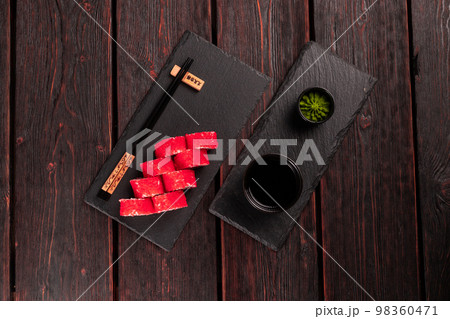 California sushi roll with salmon, avocado cucumber and tobiko caviar served on black board top view - Japanese food 98360471