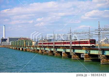 【近鉄】淀川橋梁を渡る1026系（阪神なんば線：福〜伝法） 98363425