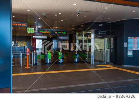 青梅線東中神駅　改札口　東京都昭島市 98364226