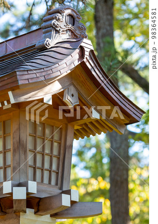 【日本】千葉、稲毛浅間神社の灯籠のアップ 98364581