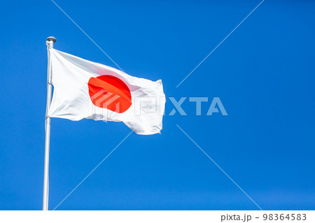 【日本】千葉、稲毛浅間神社に立つ日本国旗と快晴の青空 98364583