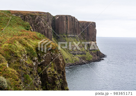 View toward the pillars of the Kilt Rock in the Isle of Skye in Scotland. 98365171