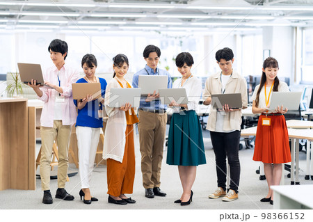 会議 エンジニア ビジネス オフィス オフィスカジュアル 会議 エンジニア ビジネス オフィス オフィスカジュアル 98366152