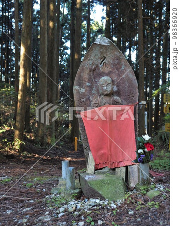 七越峠の地蔵尊 98366920