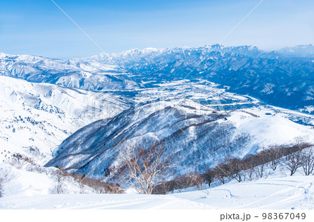 冬の遠見尾根トレッキング：妙高方面の眺め 98367049