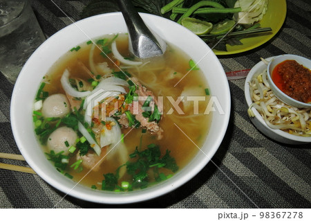 ラオスの麺料理　カオピヤックセン 98367278