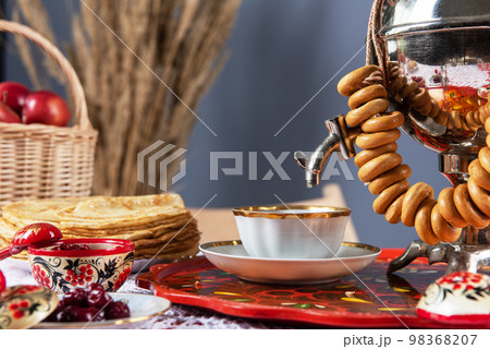 Pancakes with berries and sour cream 98368207