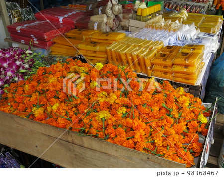 ラオスの市場　タラ―ト　トンカンカム　 98368467