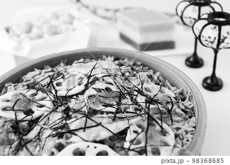 ひな祭りとちらし寿司　五目ちらし　五目寿司　具材　雛祭りのお祝い 98368685