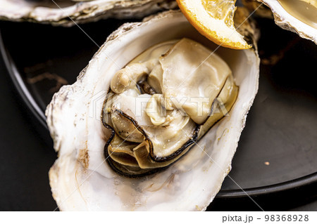 新鮮な牡蠣 新鮮な牡蠣 98368928