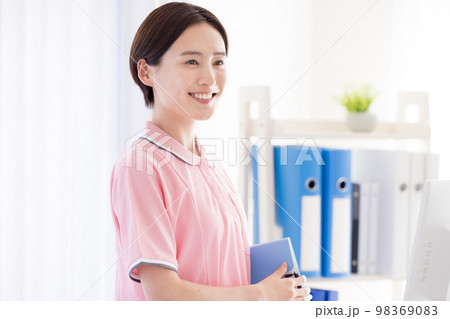 介護士のポートレート 98369083