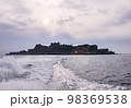 軍艦島の遠景 98369538