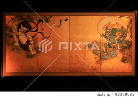 京都【秋】建仁寺　風神雷神図 98369635