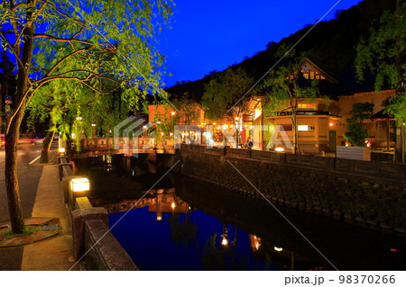 【兵庫県】城崎温泉夜景 98370266
