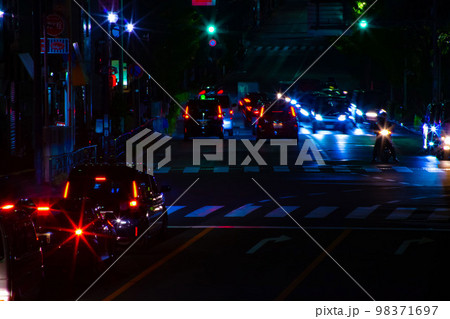 不忍通りの夜間交通【夜景イメージ】 98371697