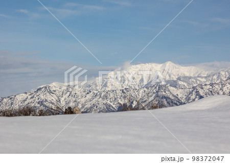 道の駅南魚沼から見た雪の八海山 道の駅南魚沼から見た雪の八海山 98372047