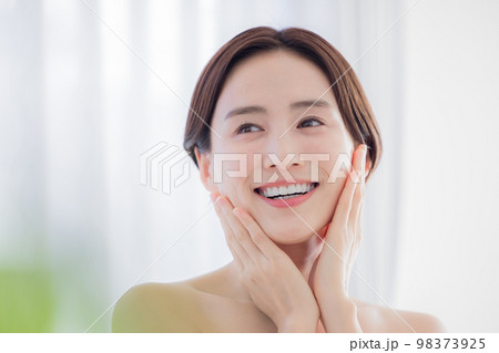 ビューティーイメージ 女性のポートレート ビューティーイメージ 女性のポートレート 98373925