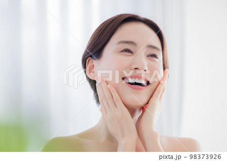 ビューティーイメージ　女性のポートレート 98373926